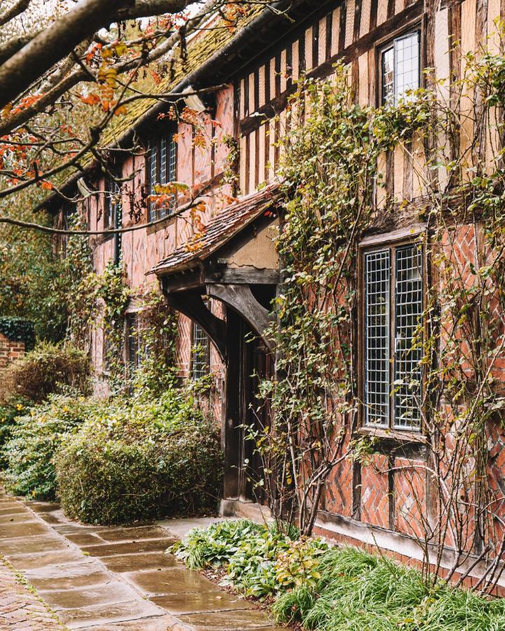 Langshott Manor - Luxury Gatwick Horley