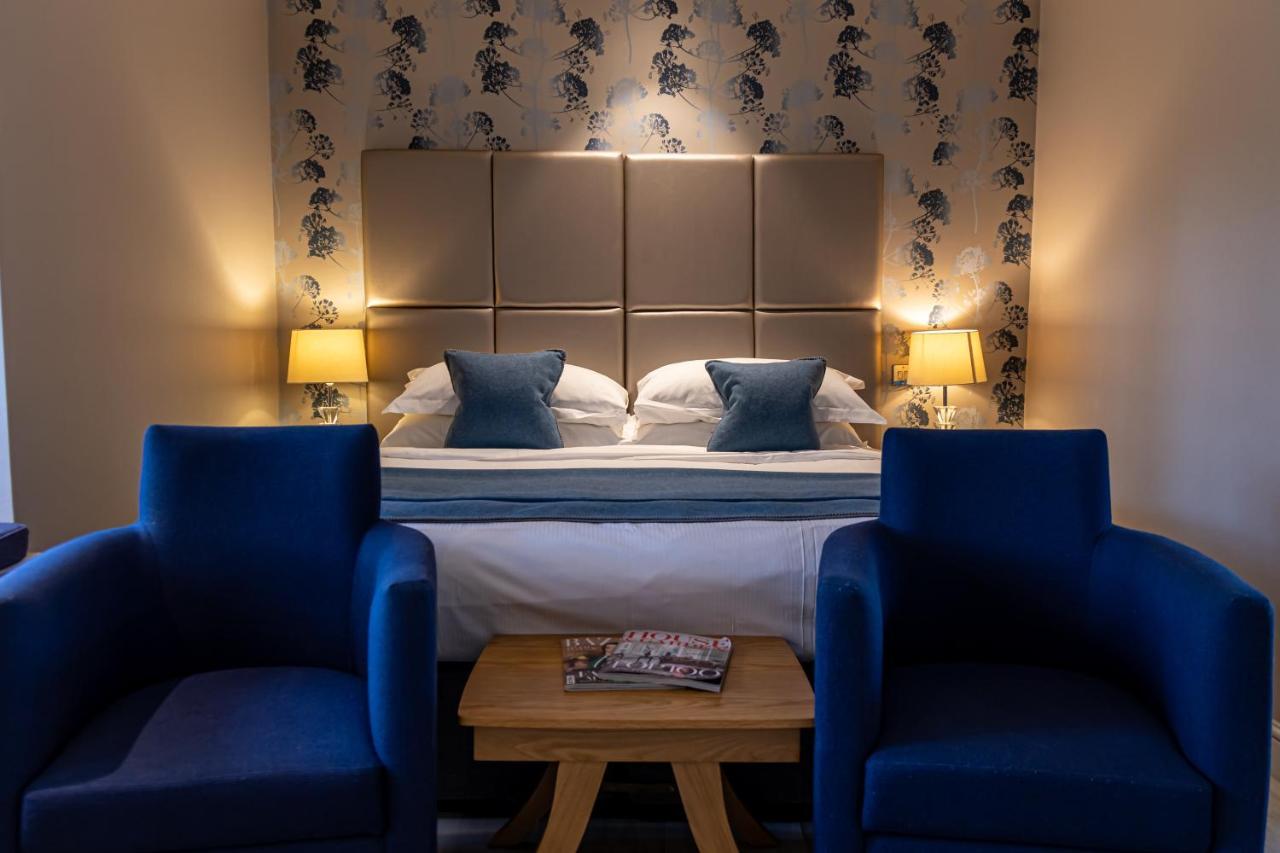Langshott Manor - Luxury Gatwick Hotel Horley (Surrey)